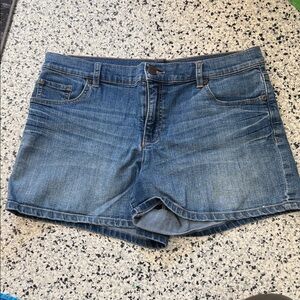 New York & Company Women’s Size 12 Soft Denim Medium Blue Wash Shorts